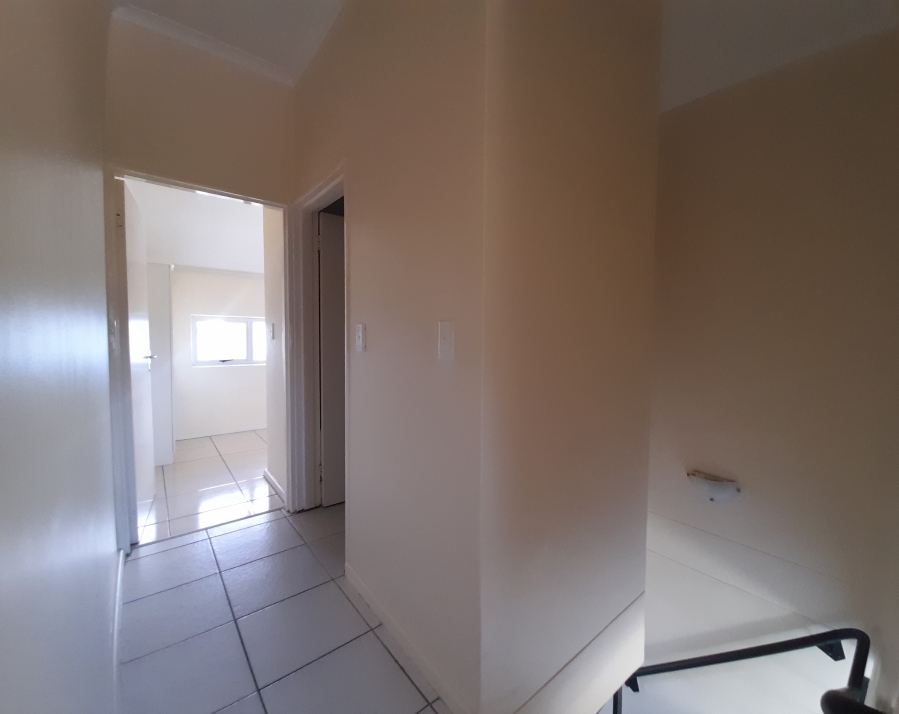 8 Bedroom Property for Sale in Uitzicht Western Cape